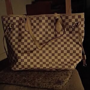 Elegant Checkered Tote Bag in Tan and Cream